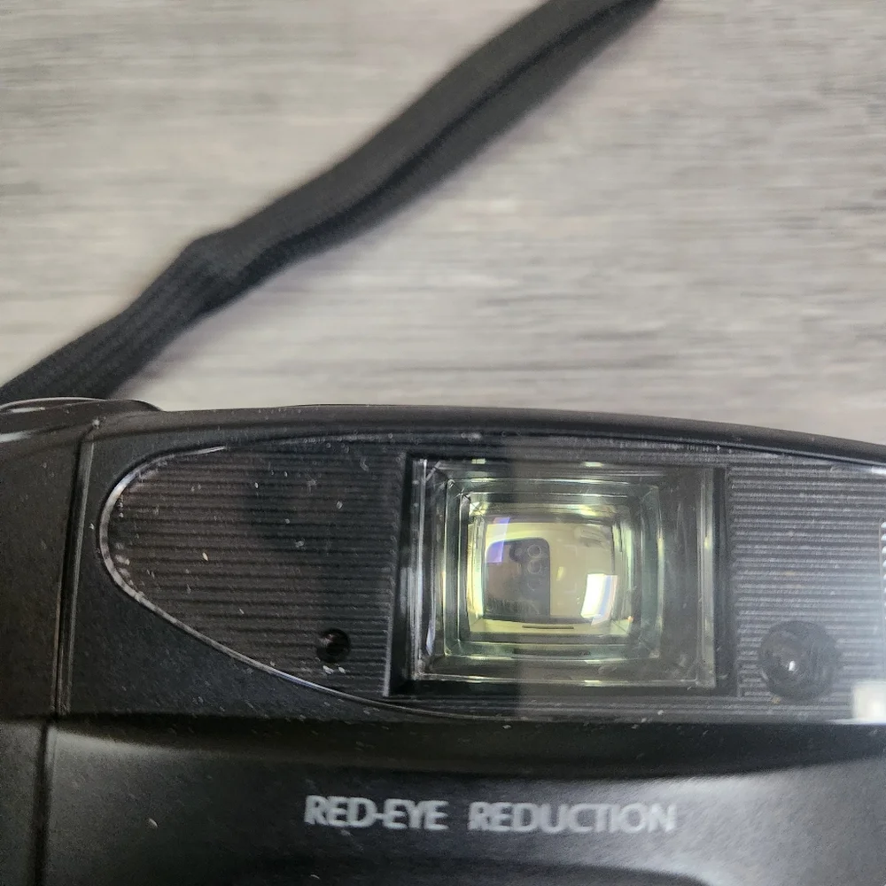Vintage Samsung FF-222 Black Camera 35mm Point & Shoot Film Red Eye Reduction AA